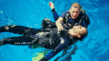 4.PADI Courses Continue Diving Rescue